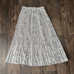 WD.NY White and Black Print Midi Crinkle Pleated Skirt